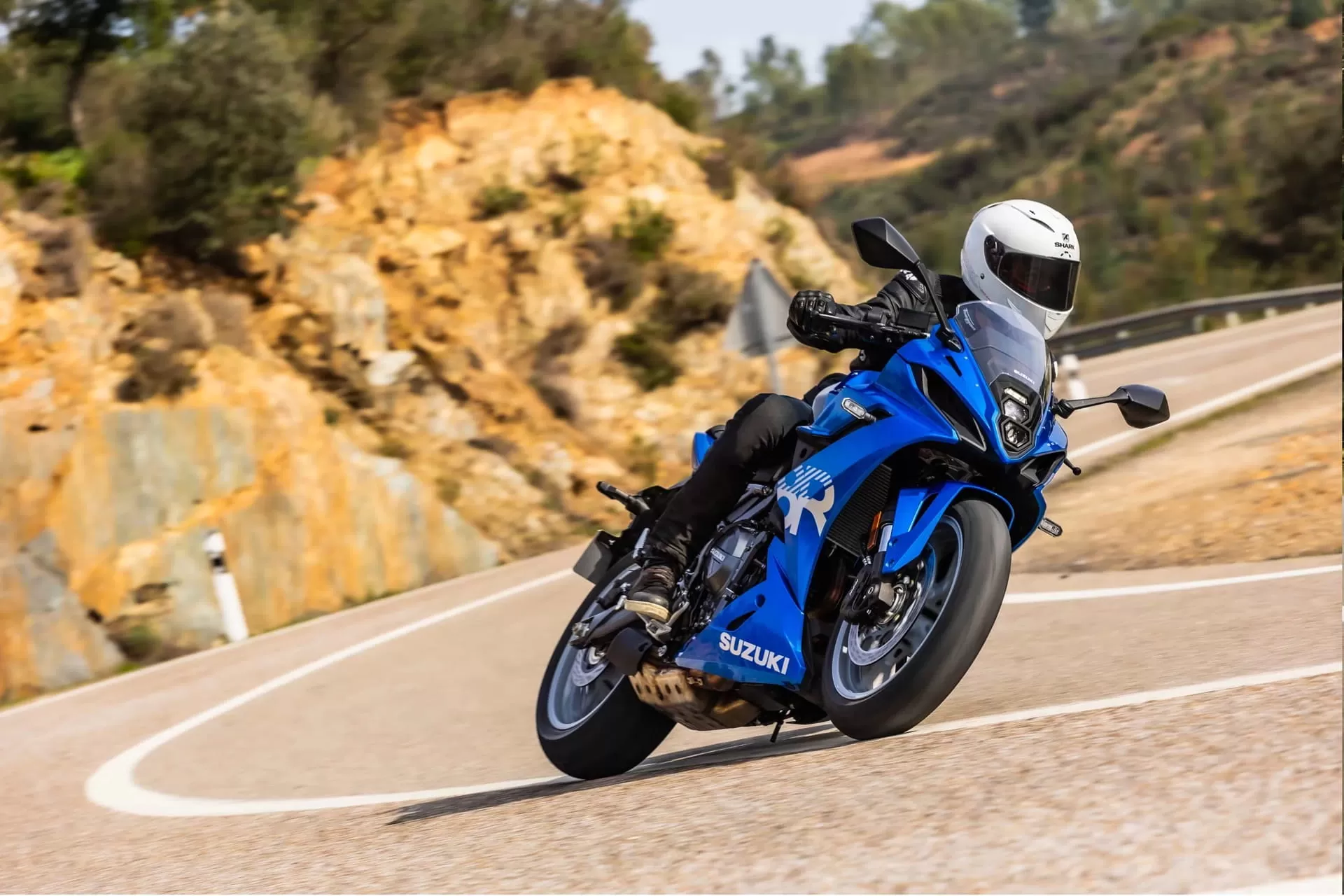 Suzuki GSX8R Action Adventure Left Sweep