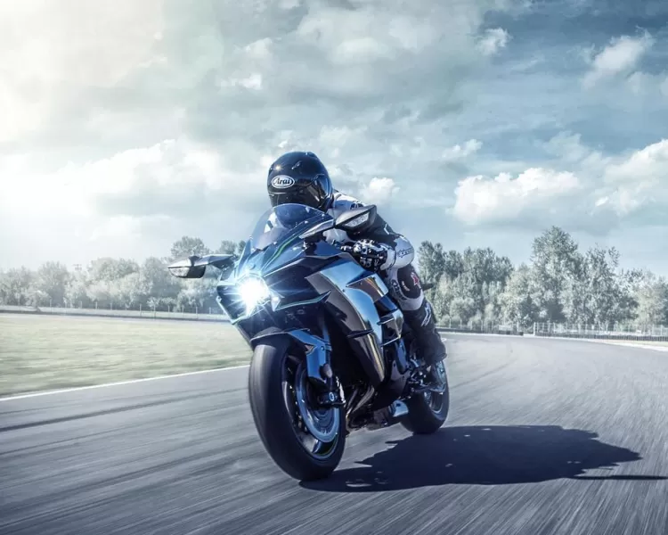 Thumbnail for Frasers Motorcycles and RikkyTang! team up to bring you real rider reviews.