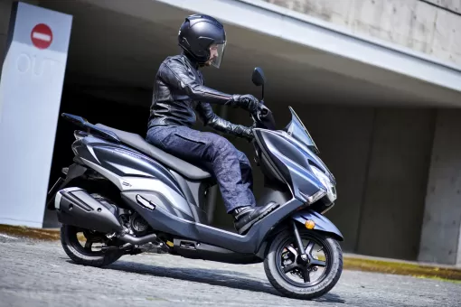 burgman_street_125ex_m3_action_12-8celofskpr.jpg