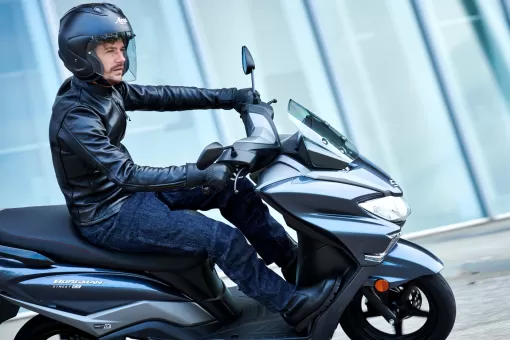 burgman_street_125ex_m3_action_41-xc1lkndvx7.jpg