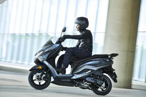 burgman_street_125ex_m3_action_35-1ovnlti8gz.jpg